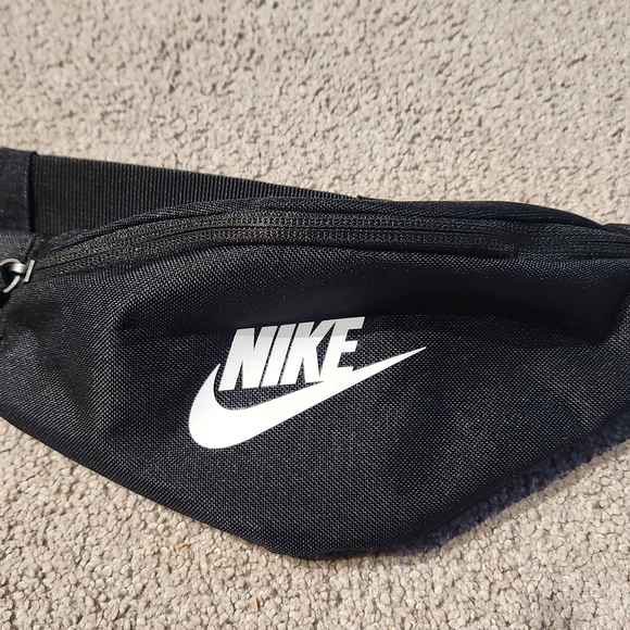 Nike Heritage Small Fanny Pack - Picture 1 of 4